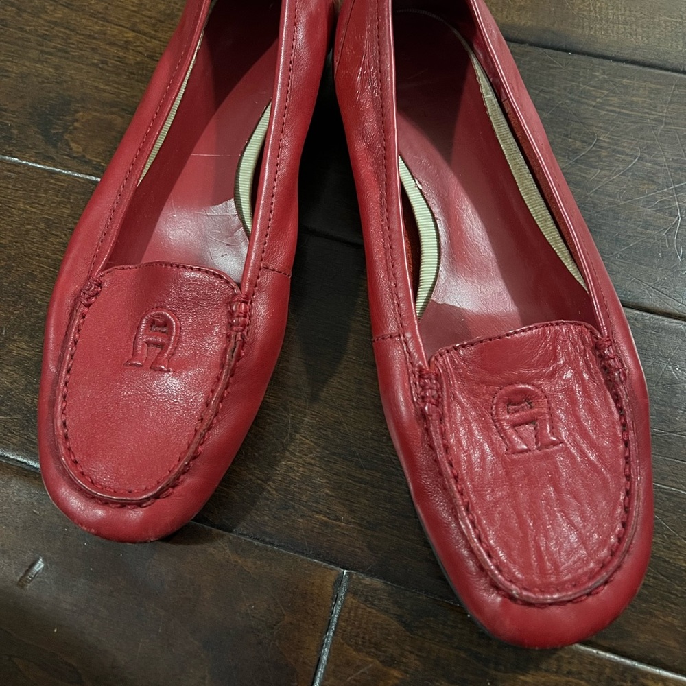 Etienne Aigner “Joey” Red Leather Flat Shoes Vintage women’s size 8 M